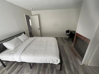 2 or 3 Bedroom Walk to Strip MGM Casino Shop Club - 1