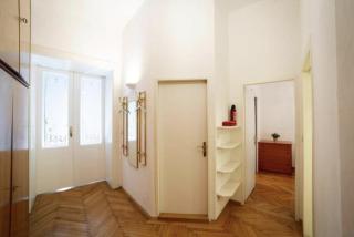 Premium Apartment with Shared Balcony & Free Parking - 1