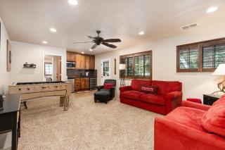 Rustic Pines- Family Fun Game Cabin in East Village - 7