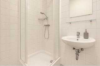 Cosy Central Charming Apartment - 5