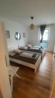 Modern 2-Bedroom Ground Floor Apartment with Free Parking - 8