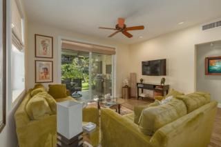 Spacious retreat with hot tub & BBQ grill - 1