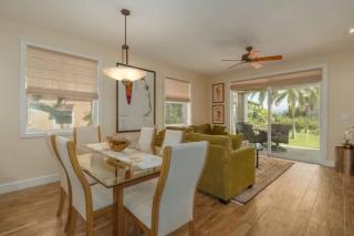Spacious retreat with hot tub & BBQ grill - 7
