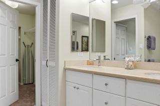 Townhouse with pool & golf course views - 1