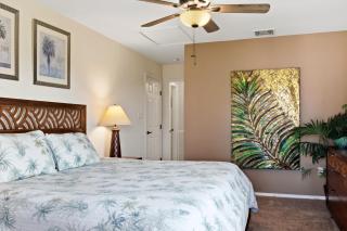 Townhouse with pool & golf course views - 3