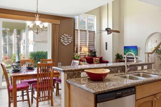 Townhouse with pool & golf course views - 0