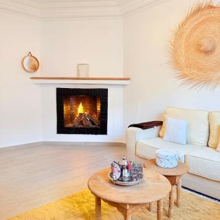 Meriso Downtown Free Parking - 0