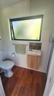 Hosts on the Coast Fernhaven Cabin - 9