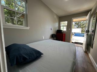 Private En-suite in Luxury Home - 8