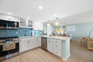 Beautiful 2 Bedroom Quay Condo with Linen Service! - 1