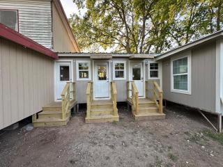 Private En-suite in Tiny Luxury Home - 0