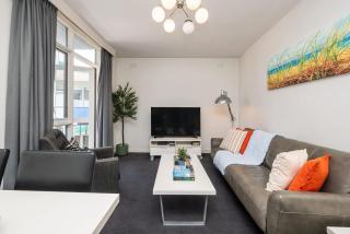 1 Bdrm With Parking, Walk to Beach - 0