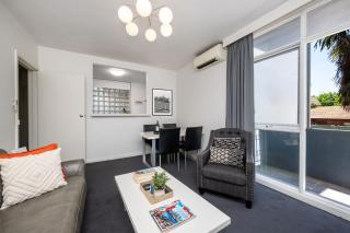 1 Bdrm With Parking, Walk to Beach - 8