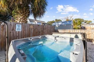 Beautiful Centrally Located Beach House w King Bed, Private Hot tub, Yard, Deck & BBQ - 5
