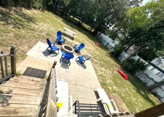 Dazzling Centrally Located Ocean View w 2 Kings, Huge Private Yard, 2 Decks, Firepit, BBQ - Myrtle Beach - 9