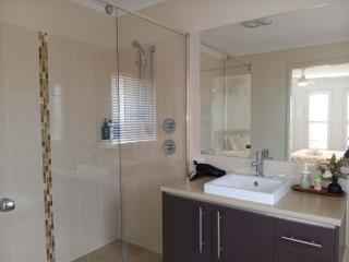 Victoria Point King bed room & Breakfast - 3