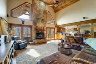 Mtn-View Deck, Game Room! Spacious Elk Park Lodge - 0