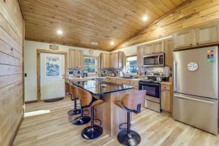 1 Mi to Watauga Lake! Modern and Rustic Mtn Hideaway - 1