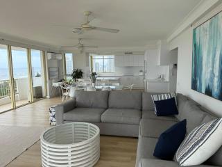 Luxury Family Friendly Large Apartment - 9