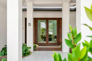 Belle Escapes Castaways - 8