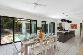 Belle Escapes Castaways - 4