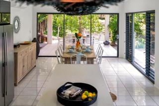 Belle Escapes Castaways - 3