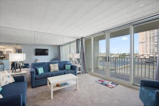 Fantastic 2 Bedroom in Quay with Ocean Views & Indoor and Outdoor Pools! - 9