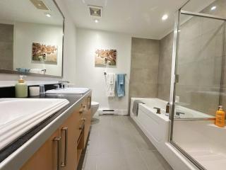 Spacious Modern 3BR Condo at UBC Quiet & Convenient - 7