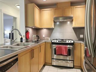 Spacious Modern 3BR Condo at UBC Quiet & Convenient - 9