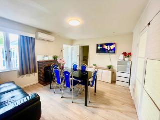 Entire House in Mt Wellington, Central Auckland - 1