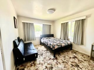 Entire House in Mt Wellington, Central Auckland - 3