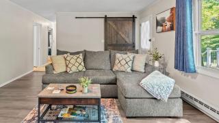 Walk to the Lake Firepit and Sunroom Tomhickon - 2