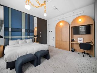 Symons Block Suite 7 - 8