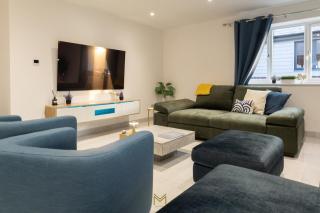 Luxury Lodge in the Cotswolds with Direct Golf View - 3