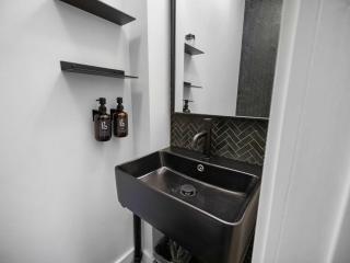 Symons Block Suite 8 - 3