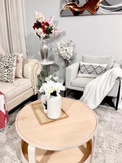 Spacious & Comfy Main Floor 3BR Suite in Detached House - 9