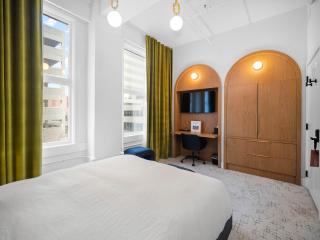 Symons Block Suite 6 - 7