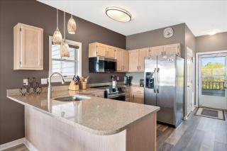 Direct Bayfront Beautiful 2 Bedroom Condo - 3
