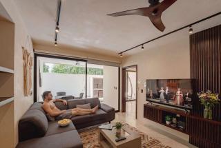 Talulah Living 3BR Apt - Private & Shared Pool - 7