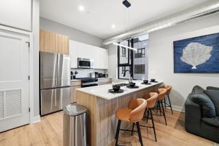 Edgewater Apt with Free Parking Gym Modern Living - 0