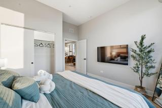 Edgewater Apt with Free Parking Gym Modern Living - 7