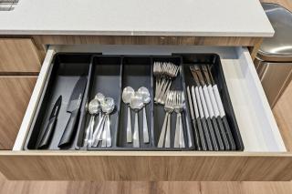 Edgewater Apt with Free Parking Gym Modern Living - 4