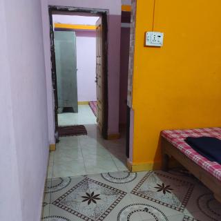 Radhesham bhakt niwas - 9