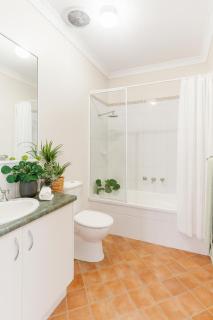 Luxurious apartment- pool- spa- walk to foreshore and town centre - 9