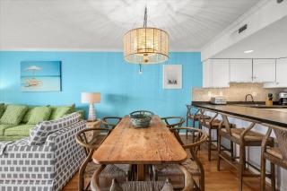 Amazing 2 Bedroom Royal Hawaiian Condo with Outdoor & Indoor Pool! - 4