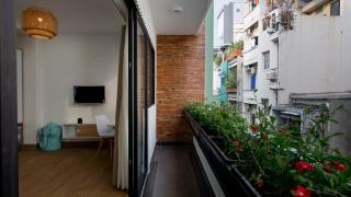 Room 2-Beautiful Studio w Rooftop & balcony - 9