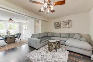 Entire three bedroom cozy home near lake, one hour from Toronto - 0