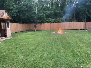 Entire three bedroom cozy home near lake, one hour from Toronto - 5