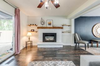 Entire three bedroom cozy home near lake, one hour from Toronto - 8