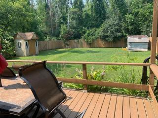 Entire three bedroom cozy home near lake, one hour from Toronto - 3